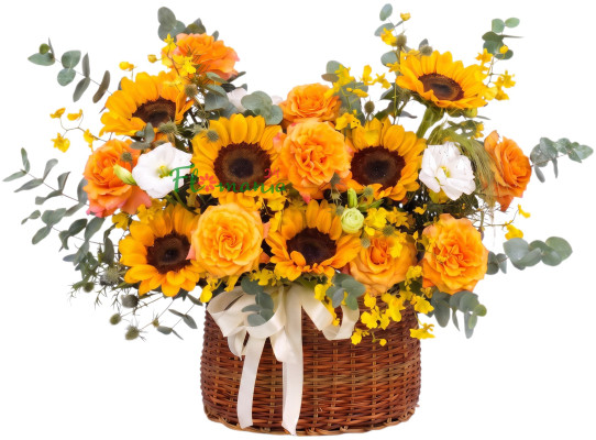 Корзина с подсолнухами и розами «Августовский полдень»